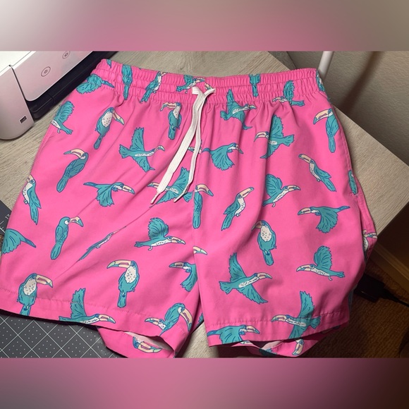 Chubbies “Toucan Do It” Shorts Small 5.5” Inseam Lined - Picture 1 of 5